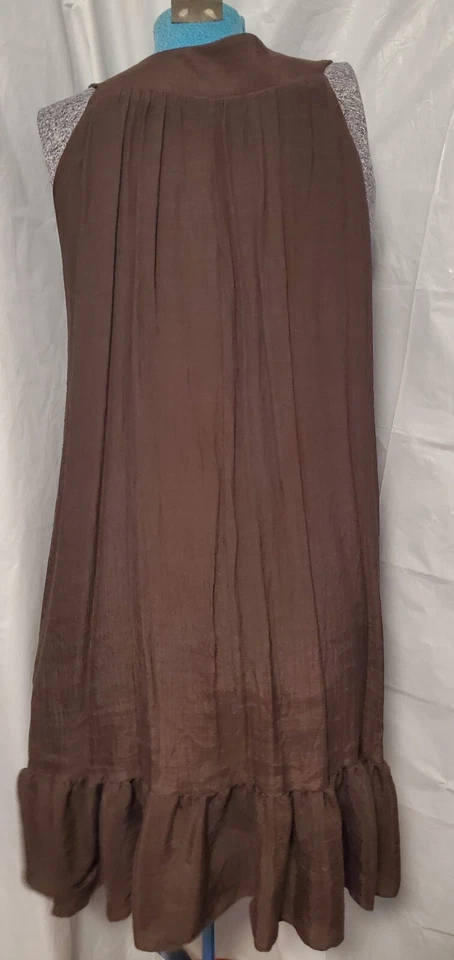 Vestido Tiana B Rayón/Poliéster Forrado Escote Cuentas Talla M Usado Foto 2 de 4