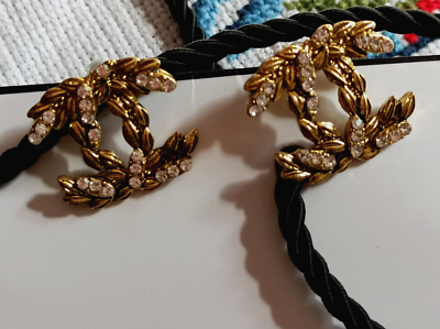 Boucles d'oreilles CHANEL CC logo fantaisie