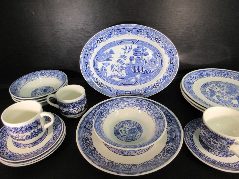 vintage Blue Willow Dinnerware service for 4 no markings Blue and White
