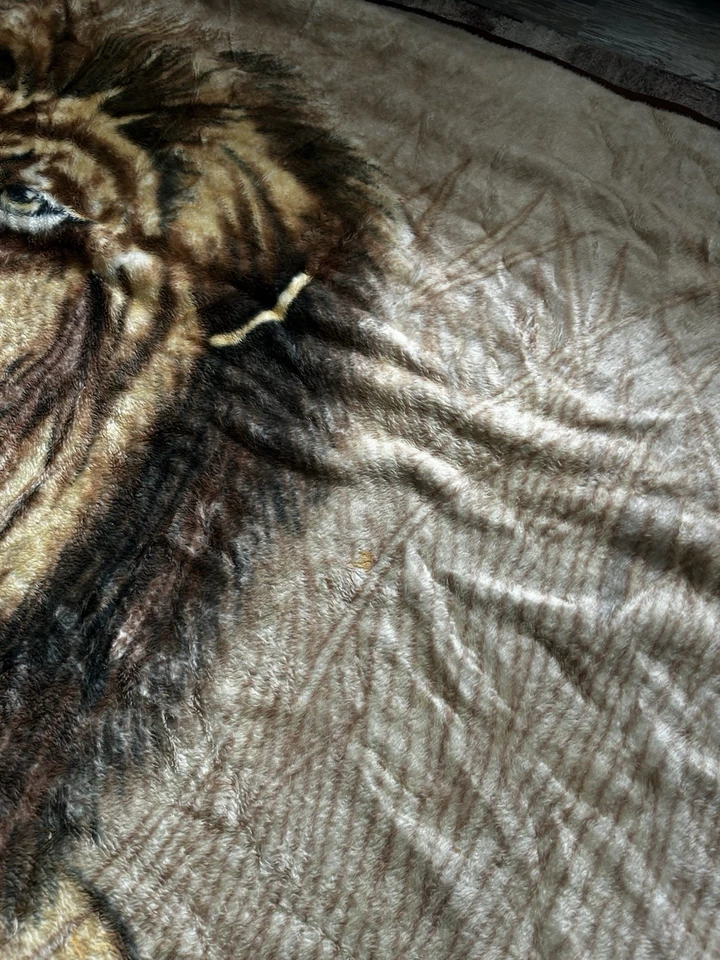 Manta Visón Coreano Liso León Talla King Estampado Animal Solaron Foto 4 de 4