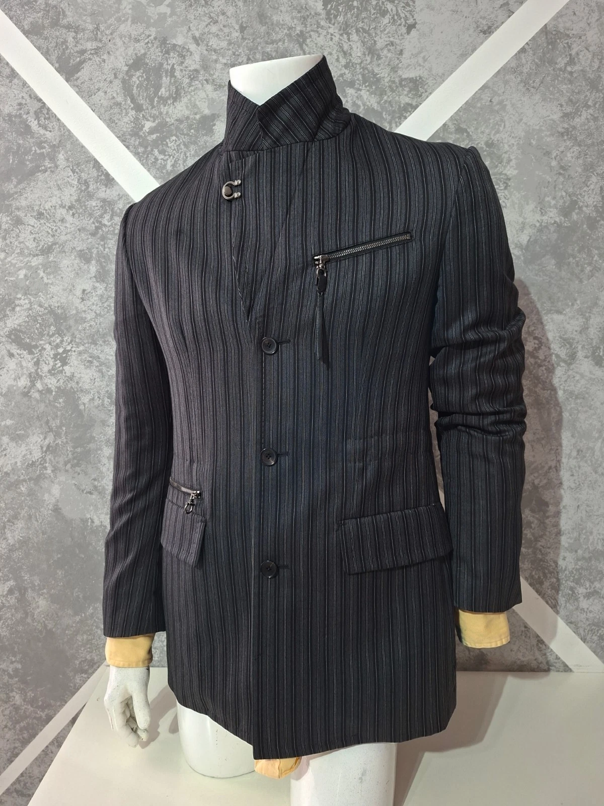 Ferragamo — Salvatore Ferragamo Mens Blazer Backstage 2019-20 Collection Milan FASHION Week