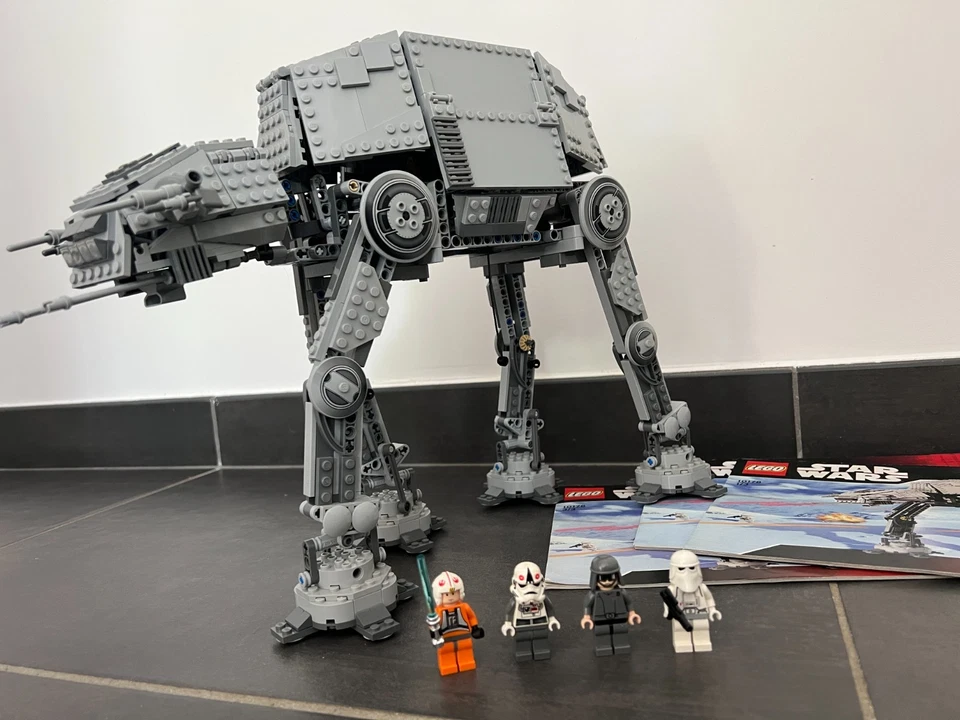 LEGO Star Wars 10178 Motorized Walking AT-AT, photo 1 sur 5