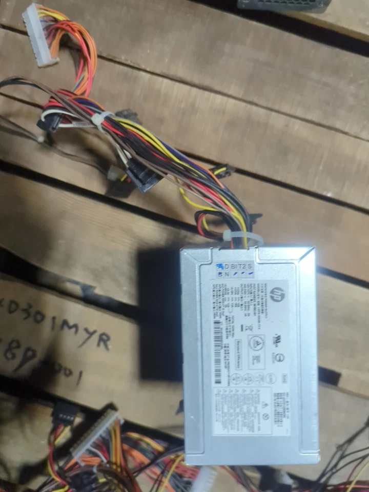 Fuente de alimentación de escritorio HP 667893-001 002 003 715185-001 300W 24 pines @HPP14 Foto 2 de 2