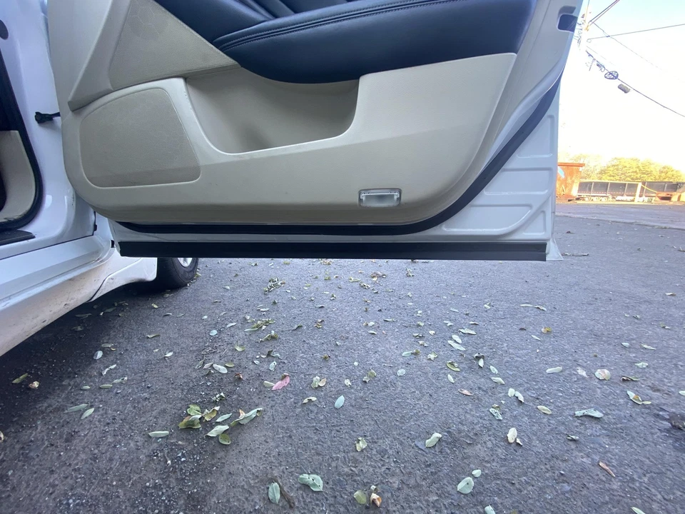 Used Front Right Door Assembly Front fits: 2015 Infiniti Q50 electric Front Righ - Image 3 of 4