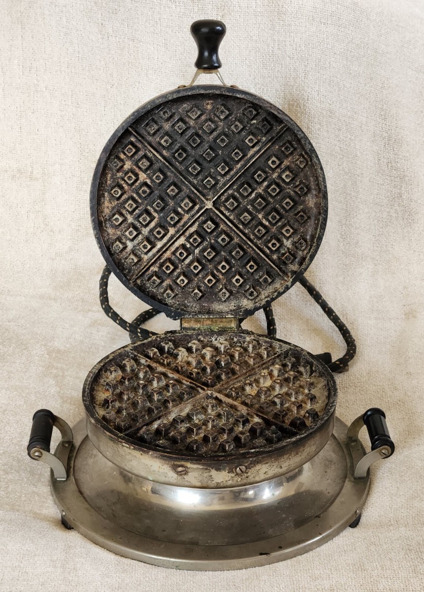 アンティーク グリスウォルド ワッフルアイロン ERIE PA No.909 Griswold #9 Cast Iron Skillet Griddle Slant Erie Logo 739