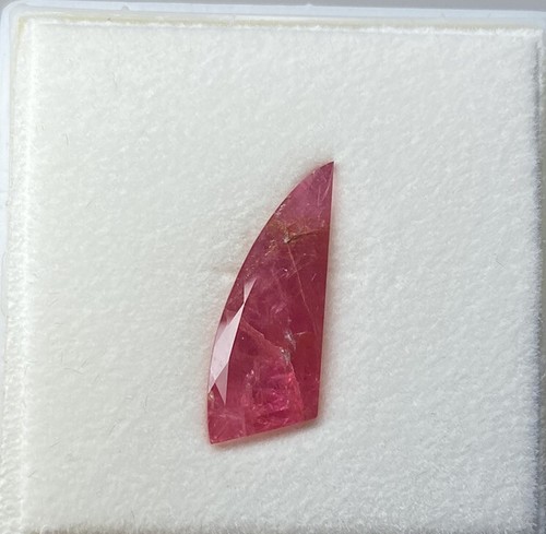 Facettierter SAPHIR *Winza, Tansania* (4.38cts) Faceted Sapphire - Bild 2 von 3