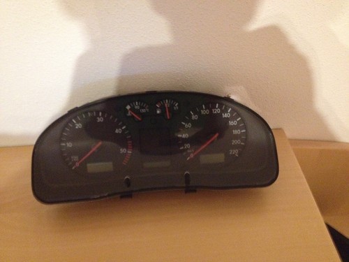 Original VW Passat 3B TDI Tacho Kombiinstrument 3B1919880D