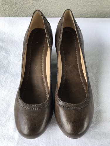 RAROS FRYE Carson Wedge Pump EE. UU. 7M Zapatos de Cuero Marrón B - Imagen 3 de 10