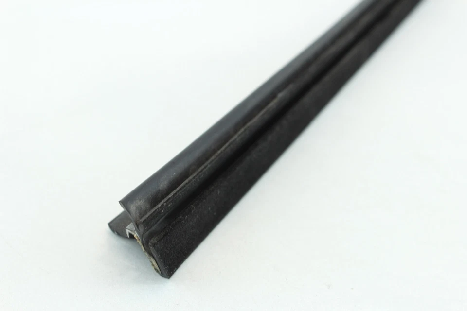 Vedação WeatherStrip 08-14 Mercedes Benz C300 janela interna fabricante de equipamento original - Imagem 2 de 4