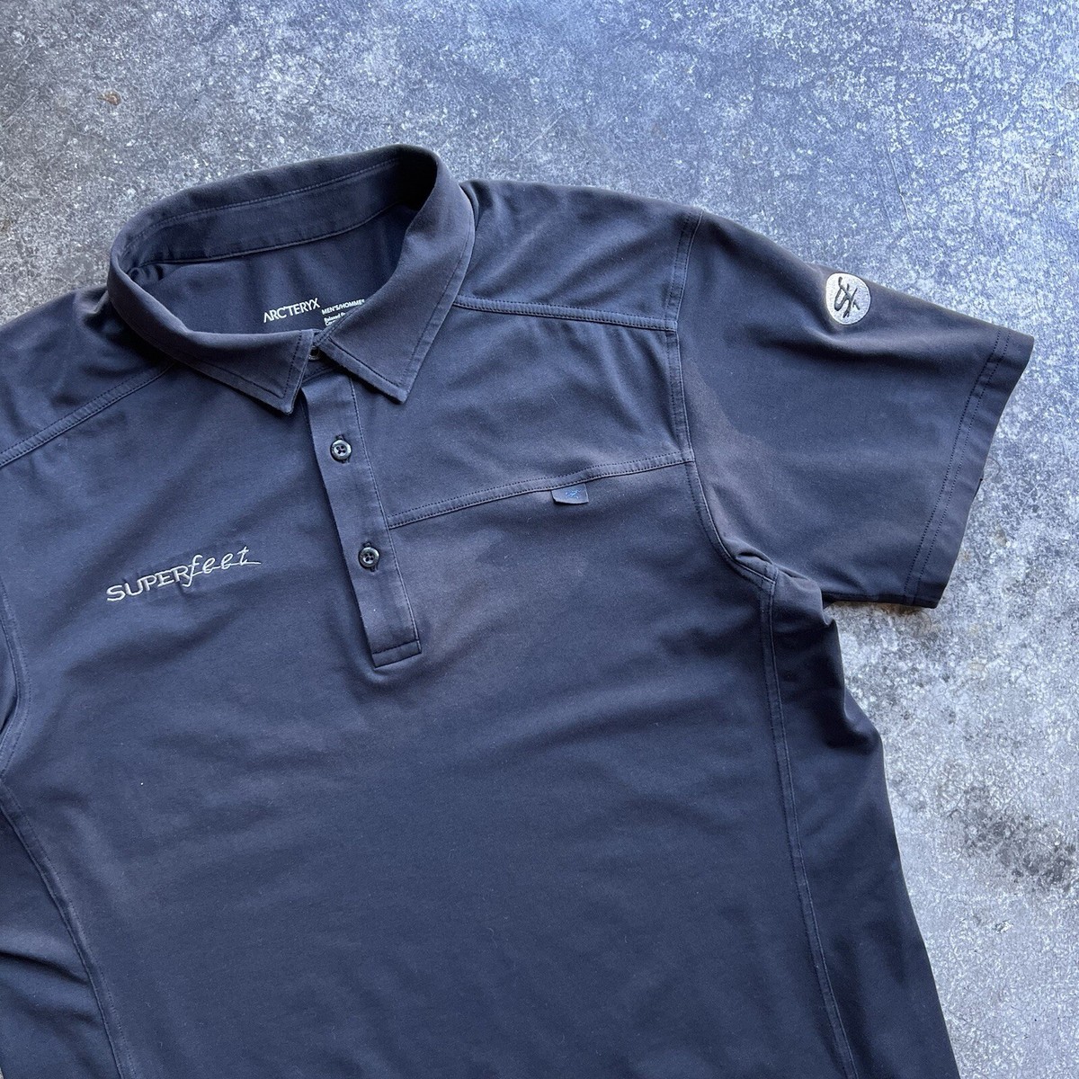 ARC'TERYX ダークグレー ポロシャツ Arcteryx Short Sleeve Cotton Blend Collared Polo Golf Shirt Mens