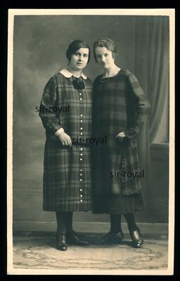 Berlin 1925 - two women in portrait - 1920s - photo postcard 9x14 cm