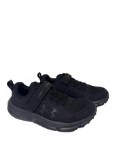 Under Armour Boys Black Shoes in Size 1.5 Youth/Assert 10 AC