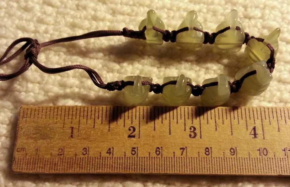 Tortugas de jade con piedras preciosas talladas y cordón de pulsera ajustable, 8-8 1/2" Foto 2 de 4