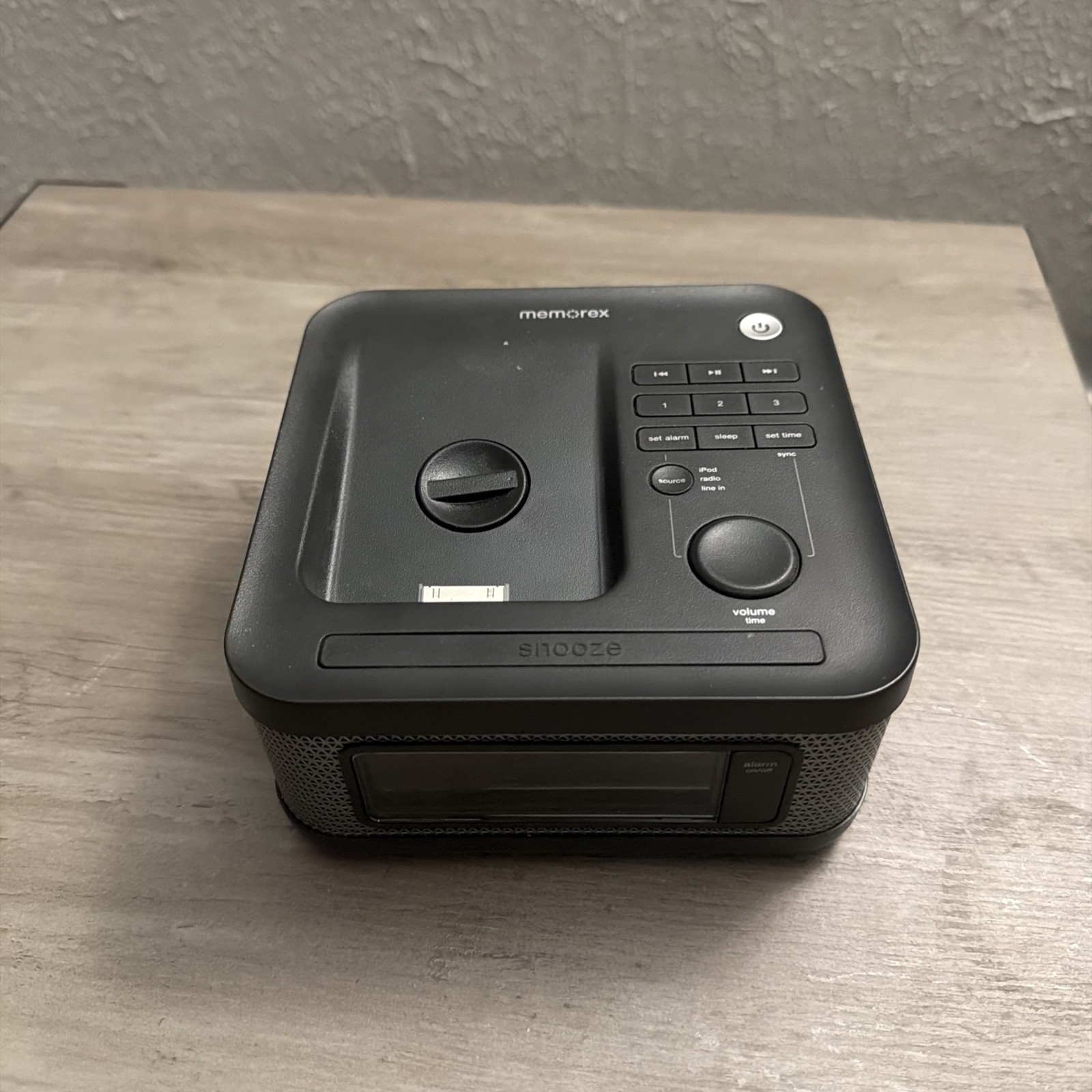 Memorex MI4604PBLK Digital FM Alarm Clock Radio iPod iPhone Docking Station