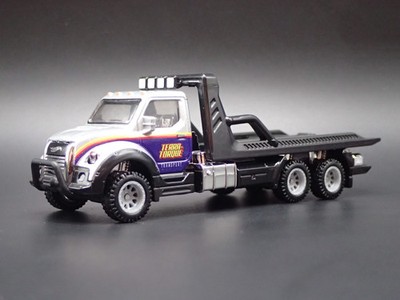 MODERN FLATBED CAR HAULER TRUCK GRAY 1/64 SCALE DIORAMA DIECAST MODEL CAR