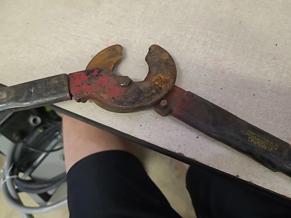 HK Porter 0290FCS Copper / Aluminum Cutter Cable Shear 1-3/8'' Capacity - Image 4 of 4