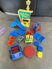 VINTAGE PLAYSKOOL FAMILIAR PLACES HOLIDAY INN PLAY SET #480 18ps Sign Beds Slide