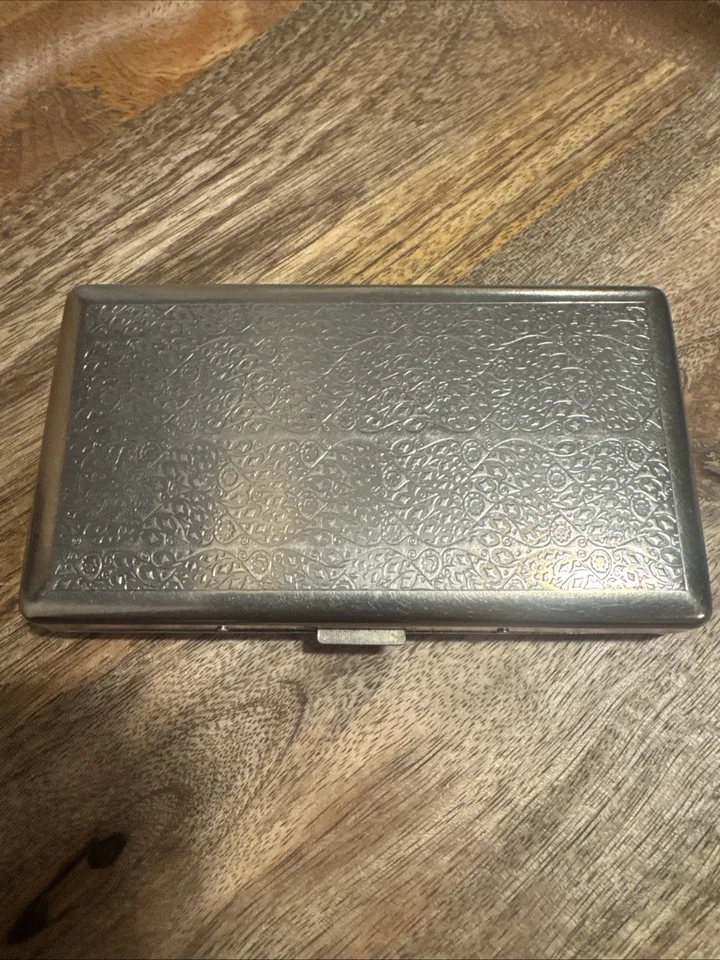 Estuche de cigarrillos vintage Foto 2 de 4