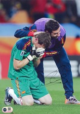 IKER CASILLAS SIGNED SPAIN 2010 WORLD CUP WINNERS 12X8 PHOTO (ACG CERT AG17167)