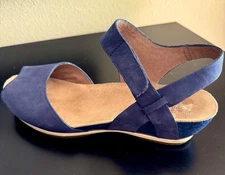 Woman's Dansko Shoe Size 7.5-8, EU 38, Navy Blue Milled Nubuck, Peep Toe