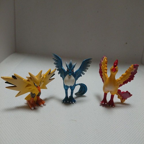 Set 4 Statue Pokemon In Gomma – Lugia, Articuno, Zapdos, Moltres – Tomy Style – 35 Cm