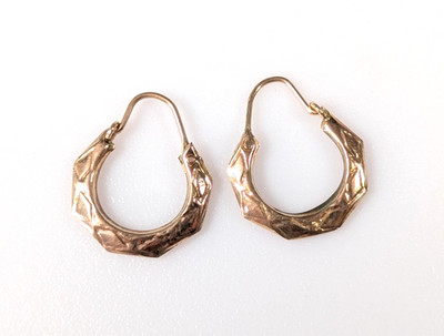 Vtg Ancient Greek Reproduction Matte 14K Gold Etched Hexagonal Hex Hoop Earrings