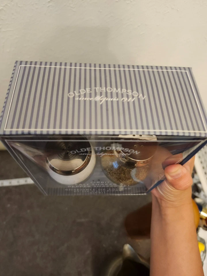 Conjunto de Shaker de Sal e Pimenta Olde Thompson ORBIT (EXPIRAÇÃO2016) - Imagem 3 de 4