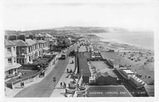 POSTKARTE - ISLE OF WIGHT - SANDOWN LOOKING EAST - ECHTFOTO
