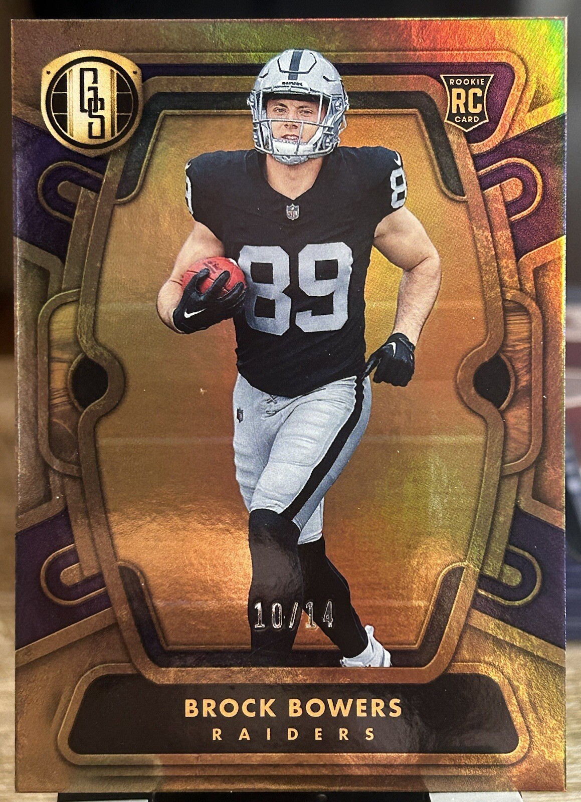 2024 Panini Gold Standard Violet Brock Bowers RC /14
