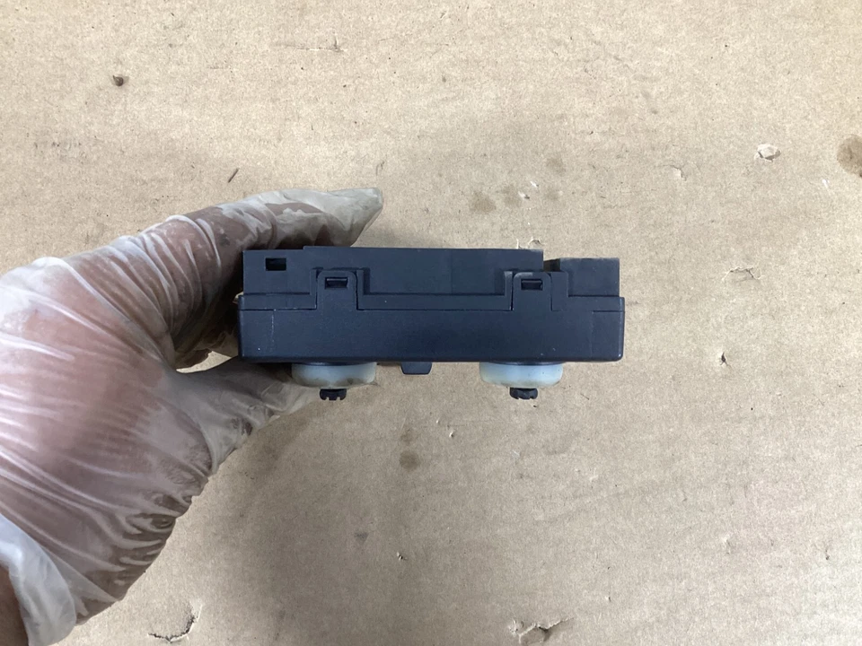 Módulo de control de puerta delantera derecha Audi A5 Quattro 2013-2016 8T0959792G OEM. Foto 2 de 4
