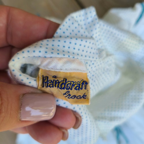 Vestido de Colección 17" Artesanal Frock Blanco con lunares azules algodón bebé niño pequeño muñeca - Imagen 7 de 7