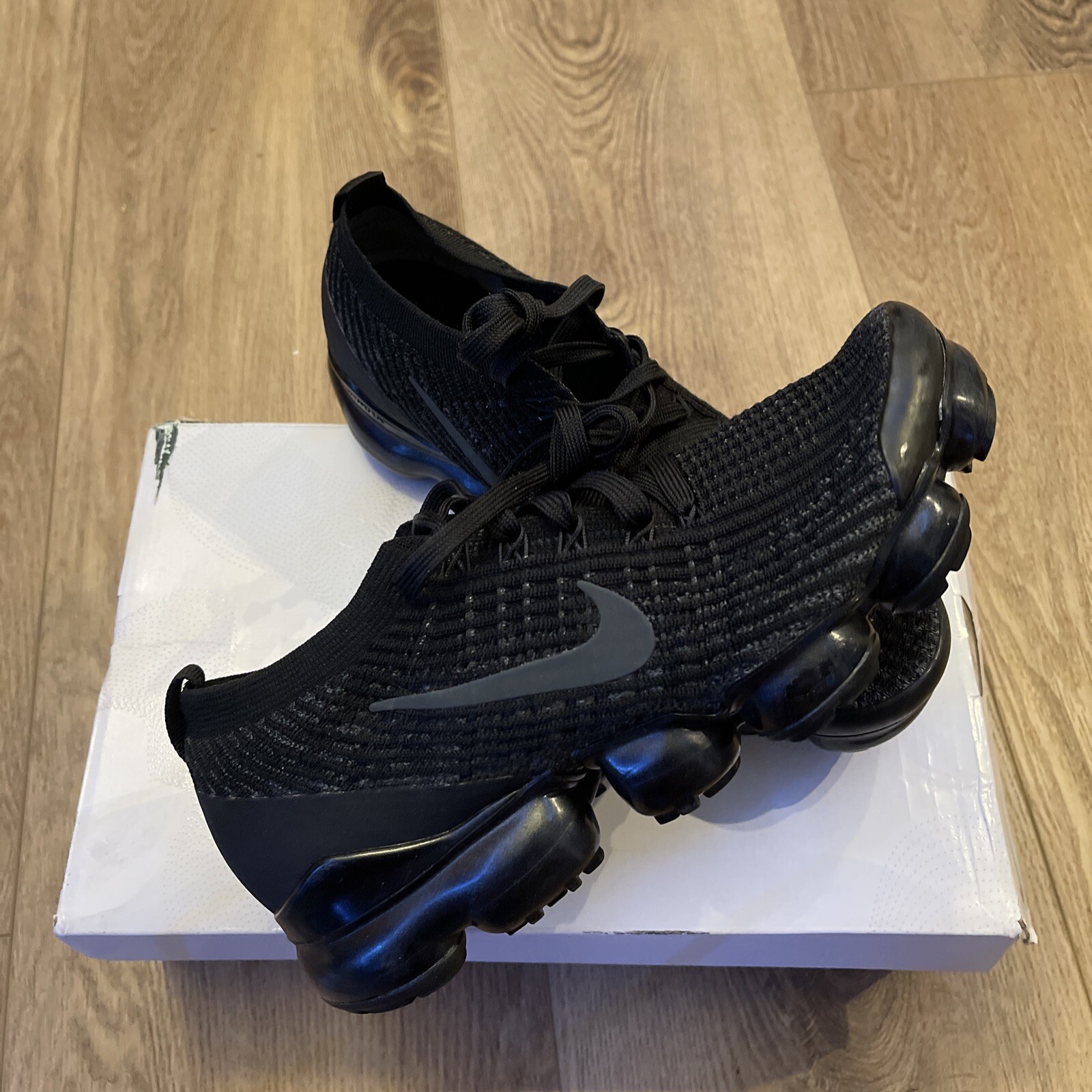 nike air vapormax flyknit triple black