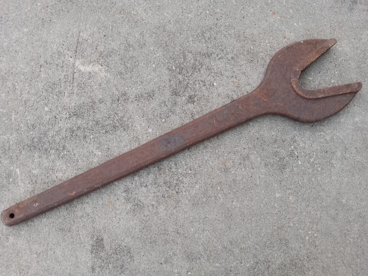 Johnny&#39;s - Ryun  Vintage Large Railroad Wrench 24in Long Angled Jaw Toothed