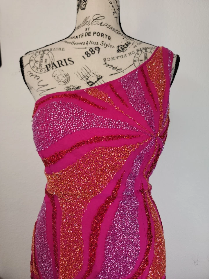 Vestido con Cuentas Colección Sean Talla S 100% Seda Un Hombro Rosa Lentejuelas Cuento de Hadas Foto 3 de 4