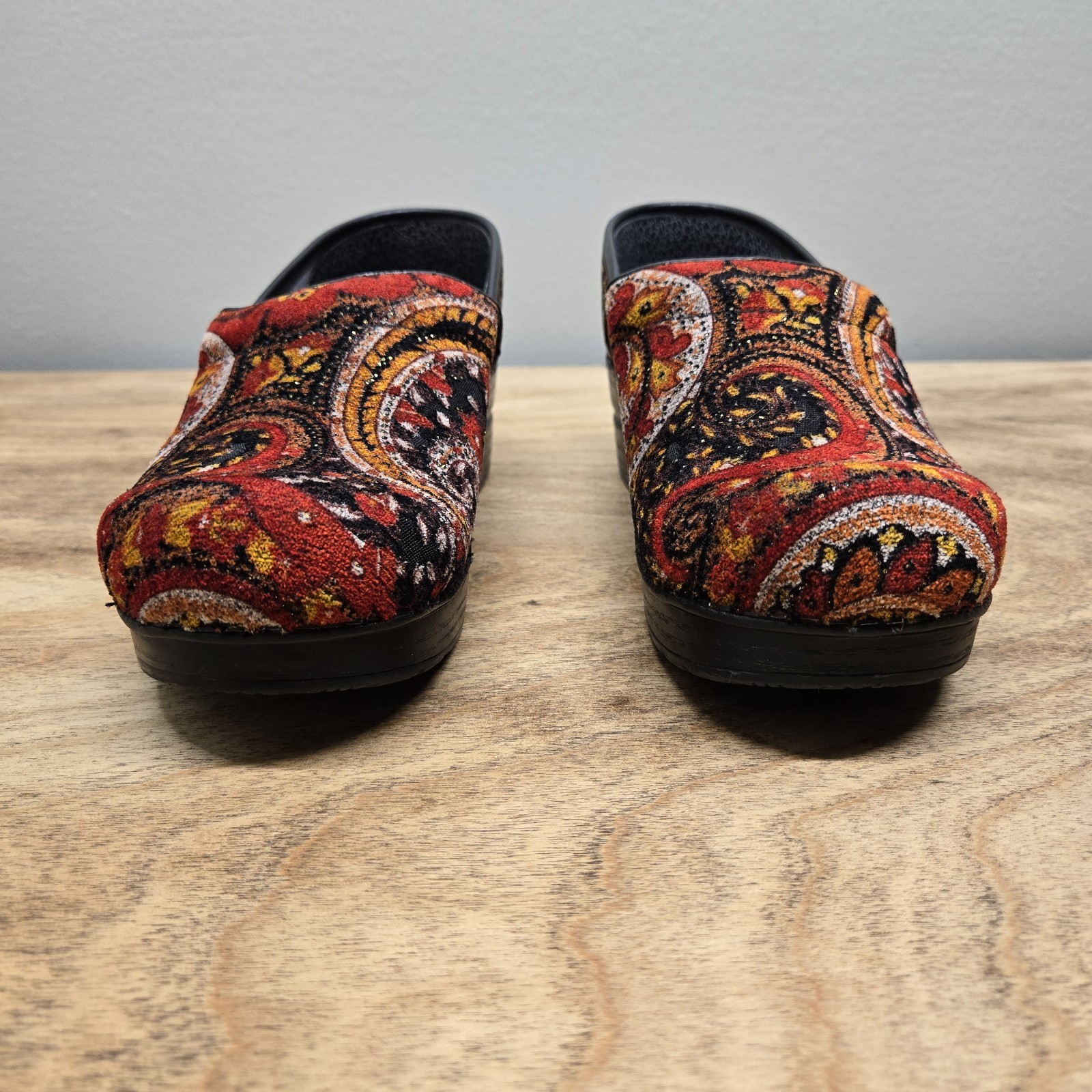 Dansko Clogs Women 38 Red Vegan Paisley Tapestry Faux Velvet Professional Shoes