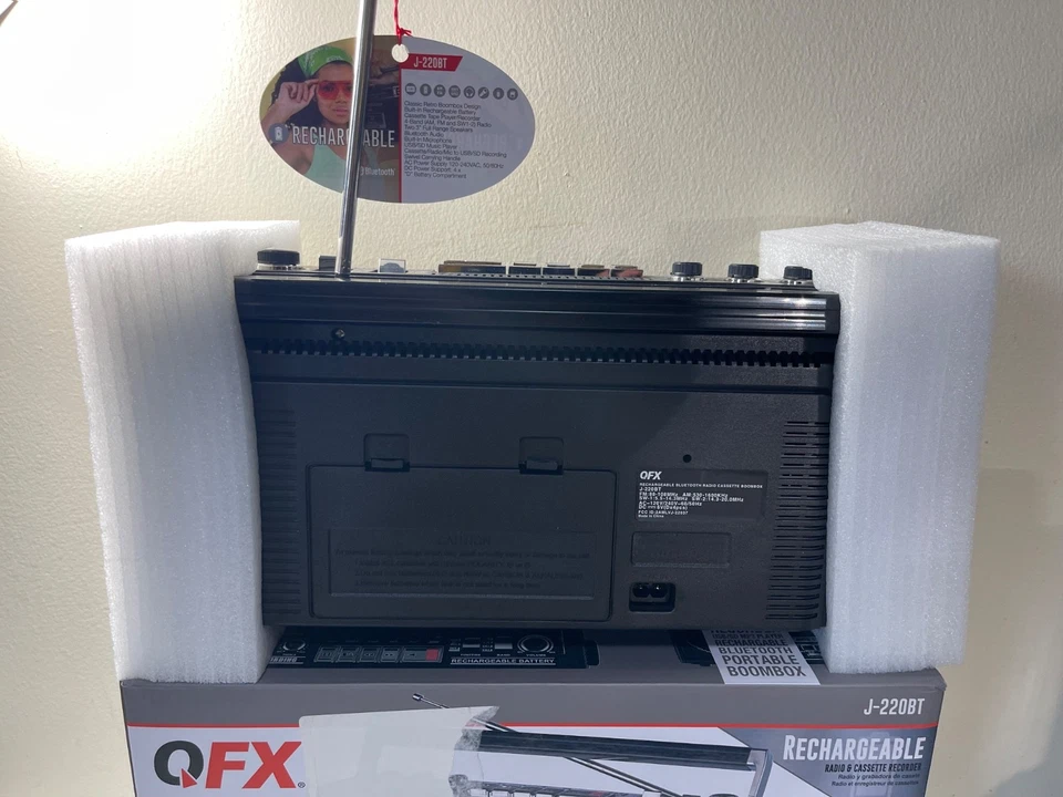 QFX J-220BT Boombox Rojo - Cassette, Bluetooth, Convertir MP3, Radio 4 Bandas Foto 4 de 4