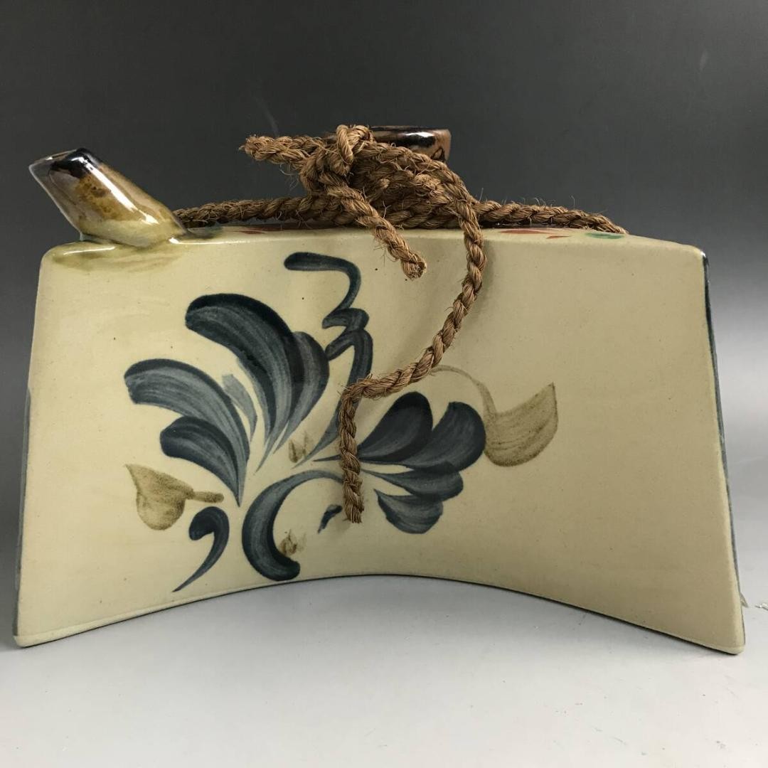 Okinawa Sueyoshi kiln Tsuboya ware Tsuboya Dachi bottle Holding bottle Red