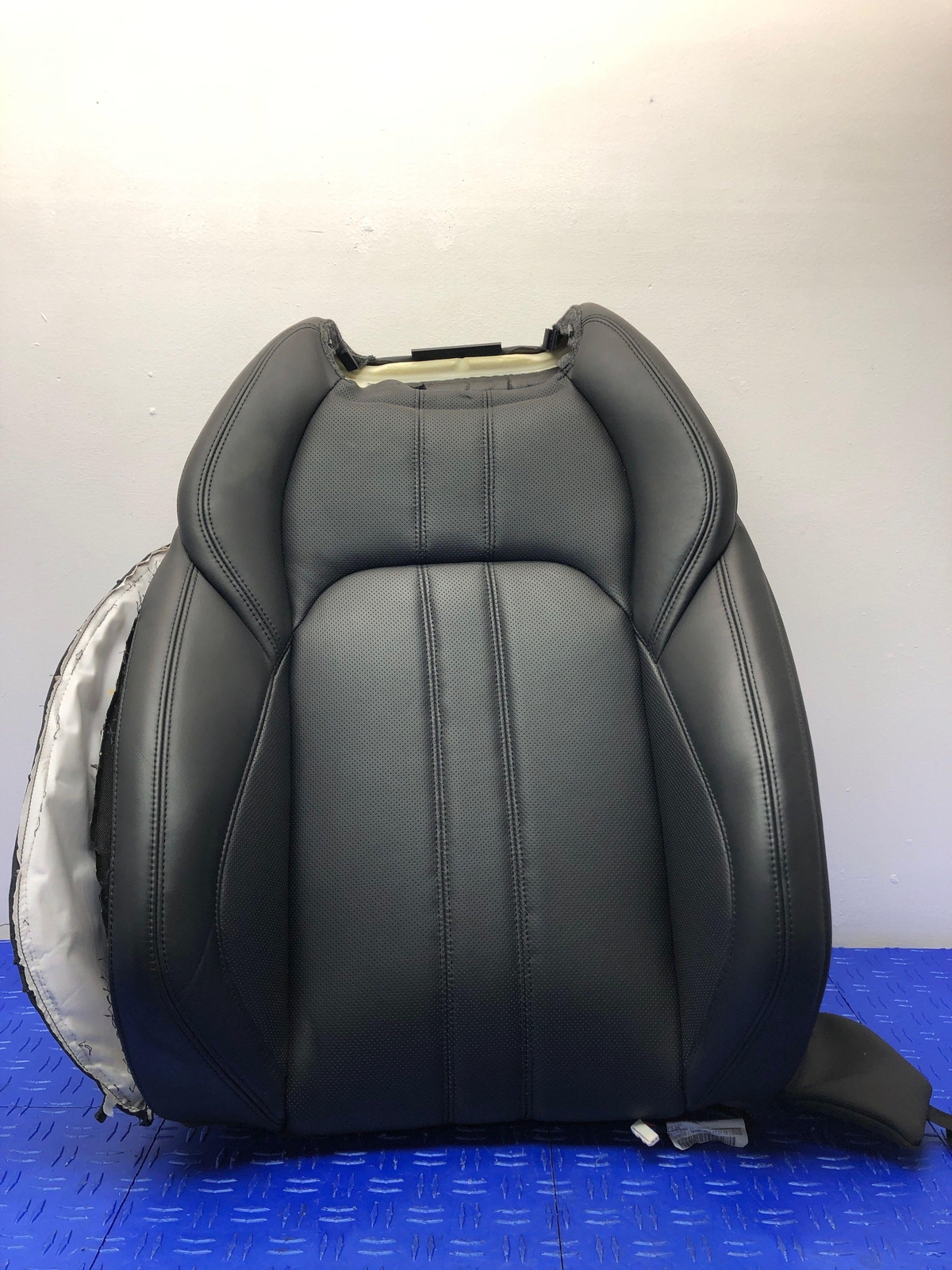 2013-2021 MASERATI QUATTROPORTE 156 FRONT RIGHT UPPER SEAT CUSHION *NEEDS REPAIR