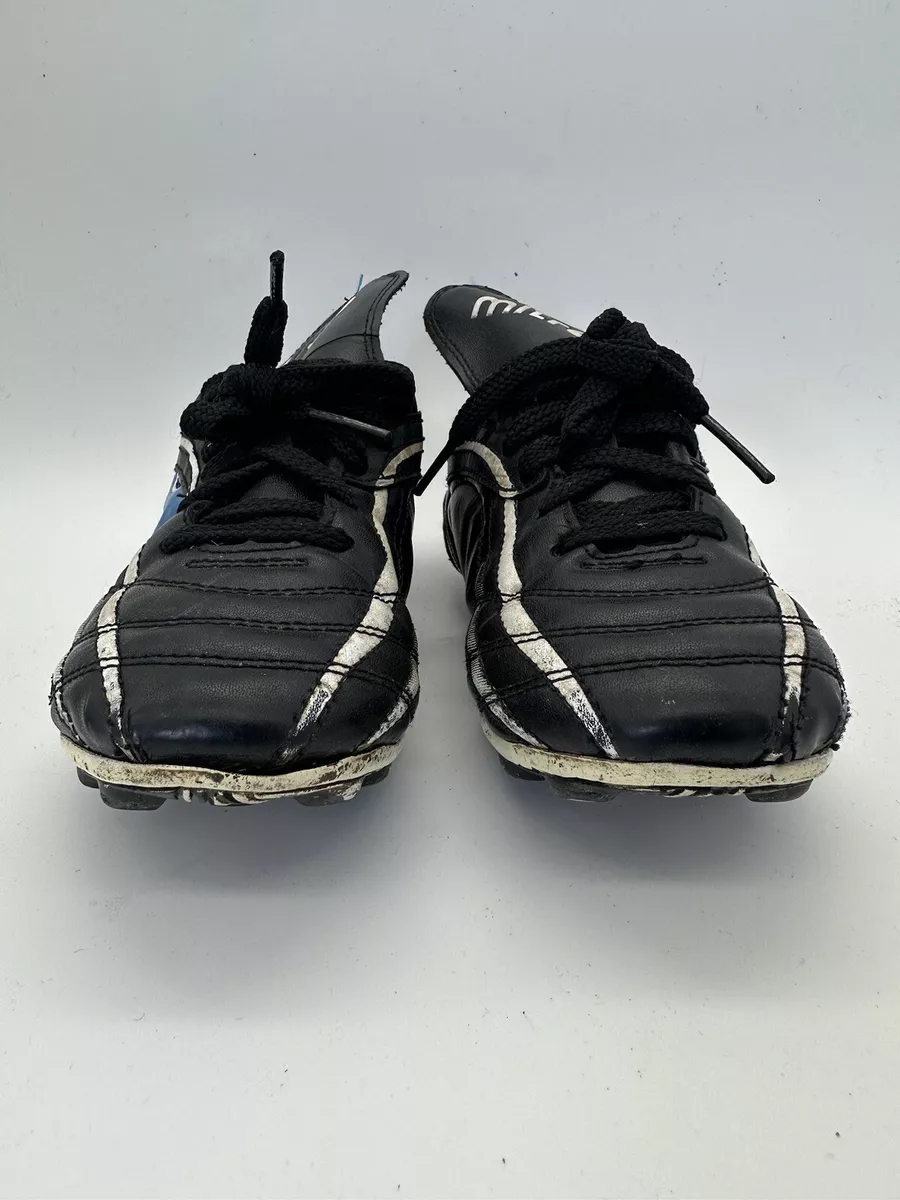 Boys size 2 cleats 2025