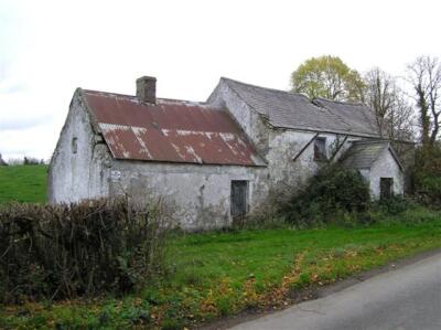 Photo 6x4 Edenderry Inn Benburb Has seen better times. c2007