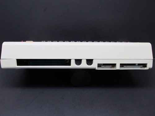 Commodore VIC 20 Computer mit Netzteil, schaltet ein / schaltet ein - Bild 6 von 14