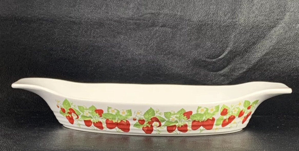 Action Stoneware Casserole Baking Dish Pan White Red Strawberries 12.5