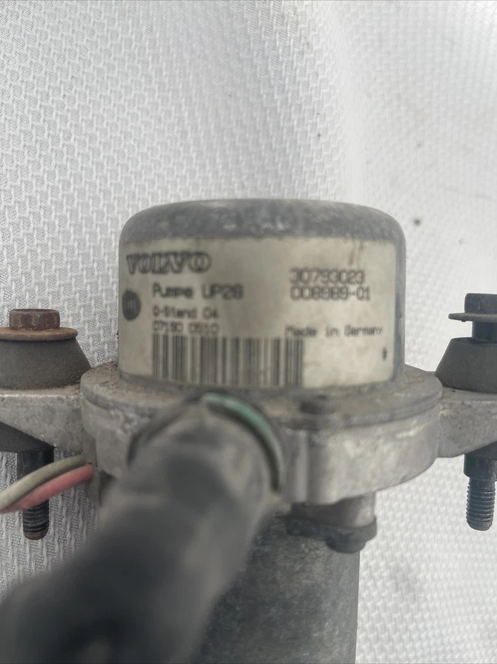 Conjunto de bomba de vacío de freno Volvo S40 2004 05 06 07 08 09 10 2011 30793023 OEM Foto 2 de 4
