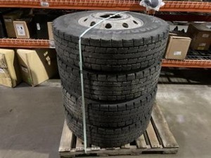 Pilot 22.5 ALUM Tire and Rim, 11R22.5 HANKOOK - Used