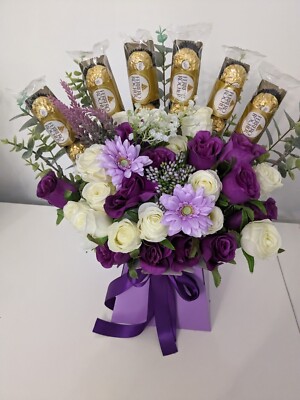 Großer Schokoladenstrauß Luxus Ferrero Rocher lila Seidenblumen - Geschenkkorb 