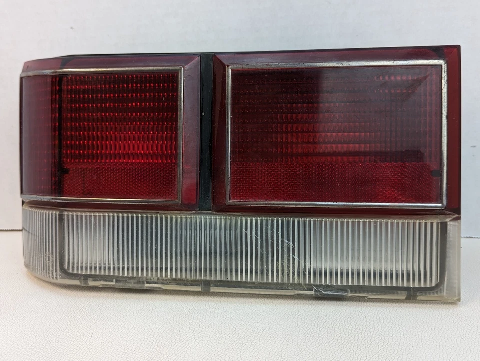 Luz trasera lado conductor Dodge Omni GLHT GLHS 5207649 Foto 3 de 4