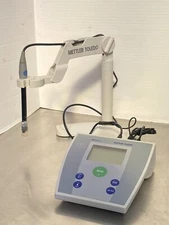 Mettler Toledo SevenEasy pH Conductivity meter w/ InLab Expert Pro probe & stand