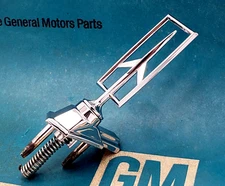 NOS 79 OLDSMOBILE NINETY EIGHT 98 REGENY DELTA 88 HOOD ORNAMENT HEADER EMBLEM GM