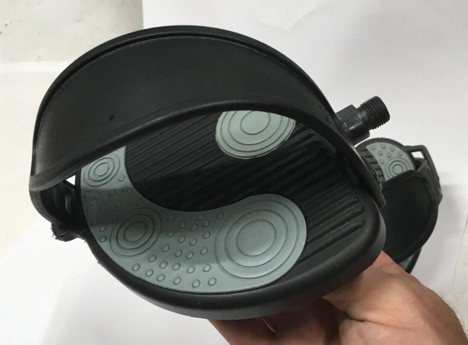 **PEDALES BICICLETA ESTÁTICA DERECHA E IZQUIERDA con CORREAS FP-J003 NEGRO Y GRIS LIMPIO Foto 4 de 4