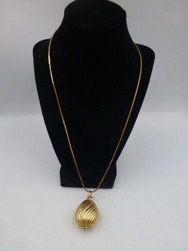 Avon Gold Tone Scent Locket (empty) on Gold Tone 22 in Necklace - Picture 3 of 11